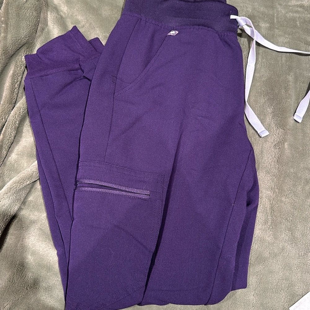 - Figs Zamora Jogger Scrub Pants Size XS petite purple